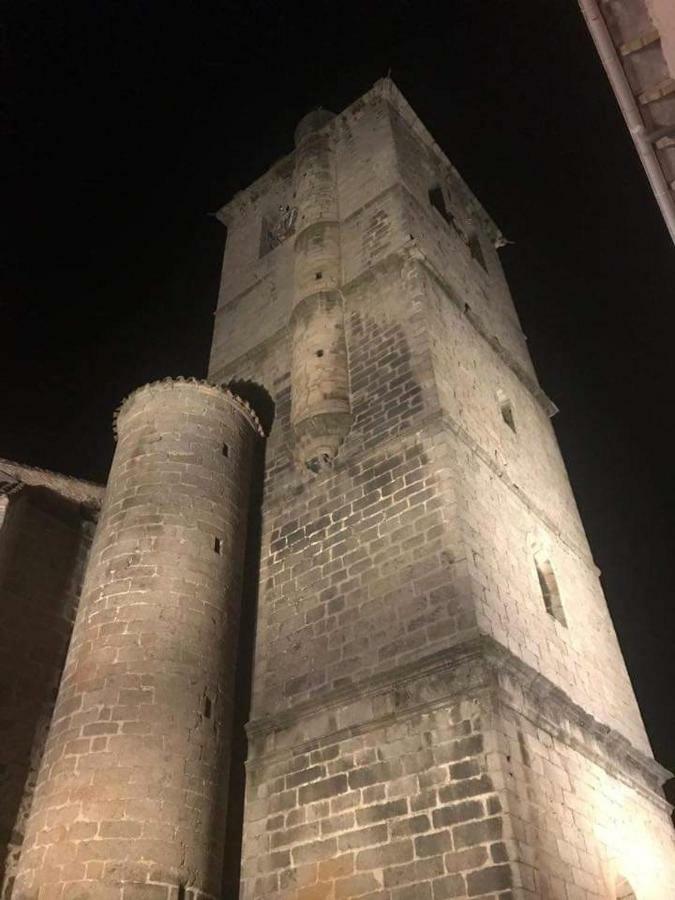 Los Callejones Arenas de San Pedro Exterior photo